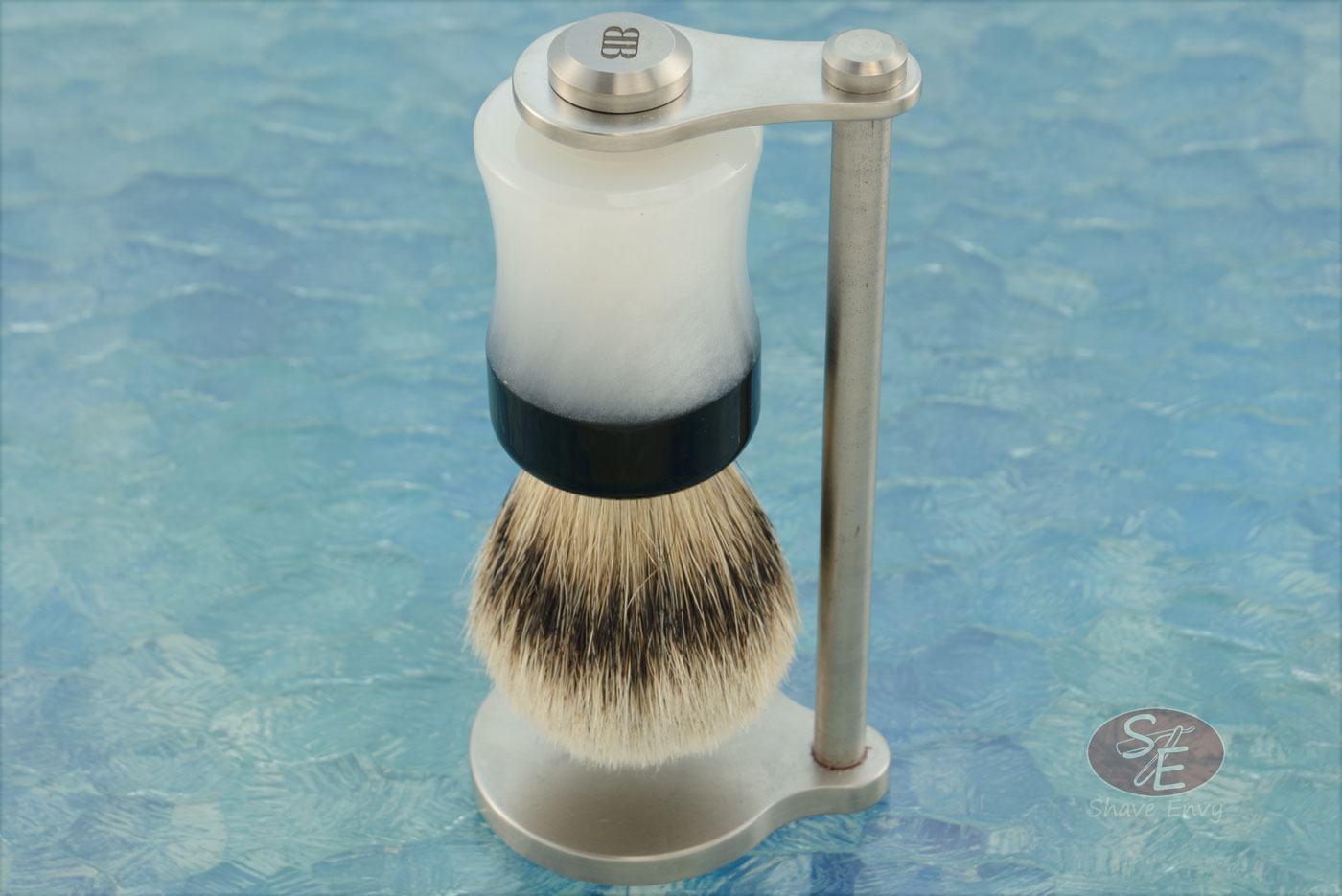 Silvertip Shaving Brush with Magnetic Stand - Acrylic (24mm Knot)